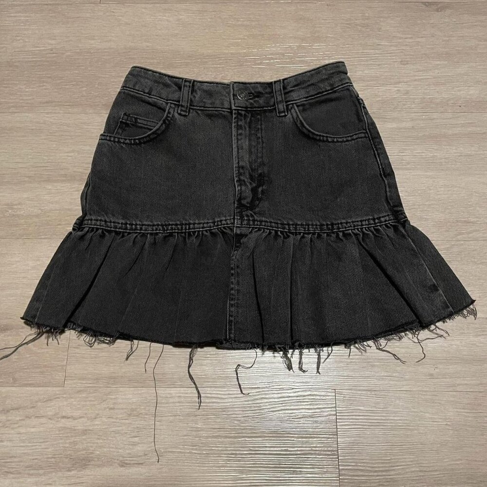RUFFLED BLACK DENIM MINI JEAN SKIRT